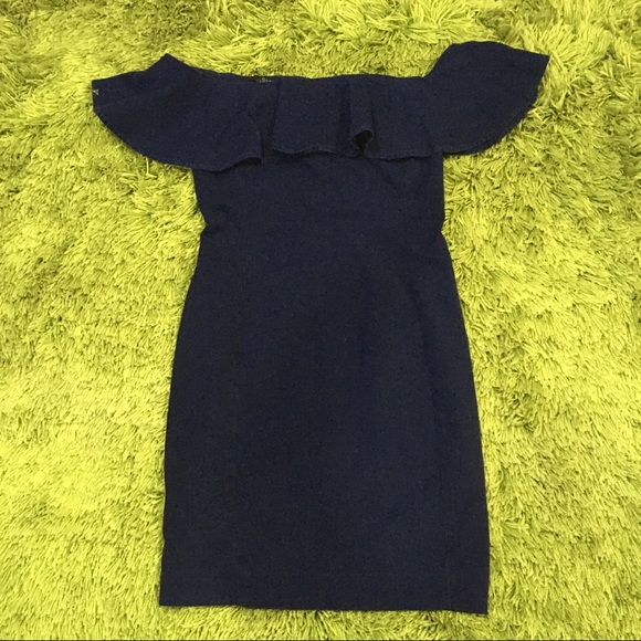 Guess Dresses & Skirts - GUESS Off The Shoulder Mini Dress Women's Sz 6